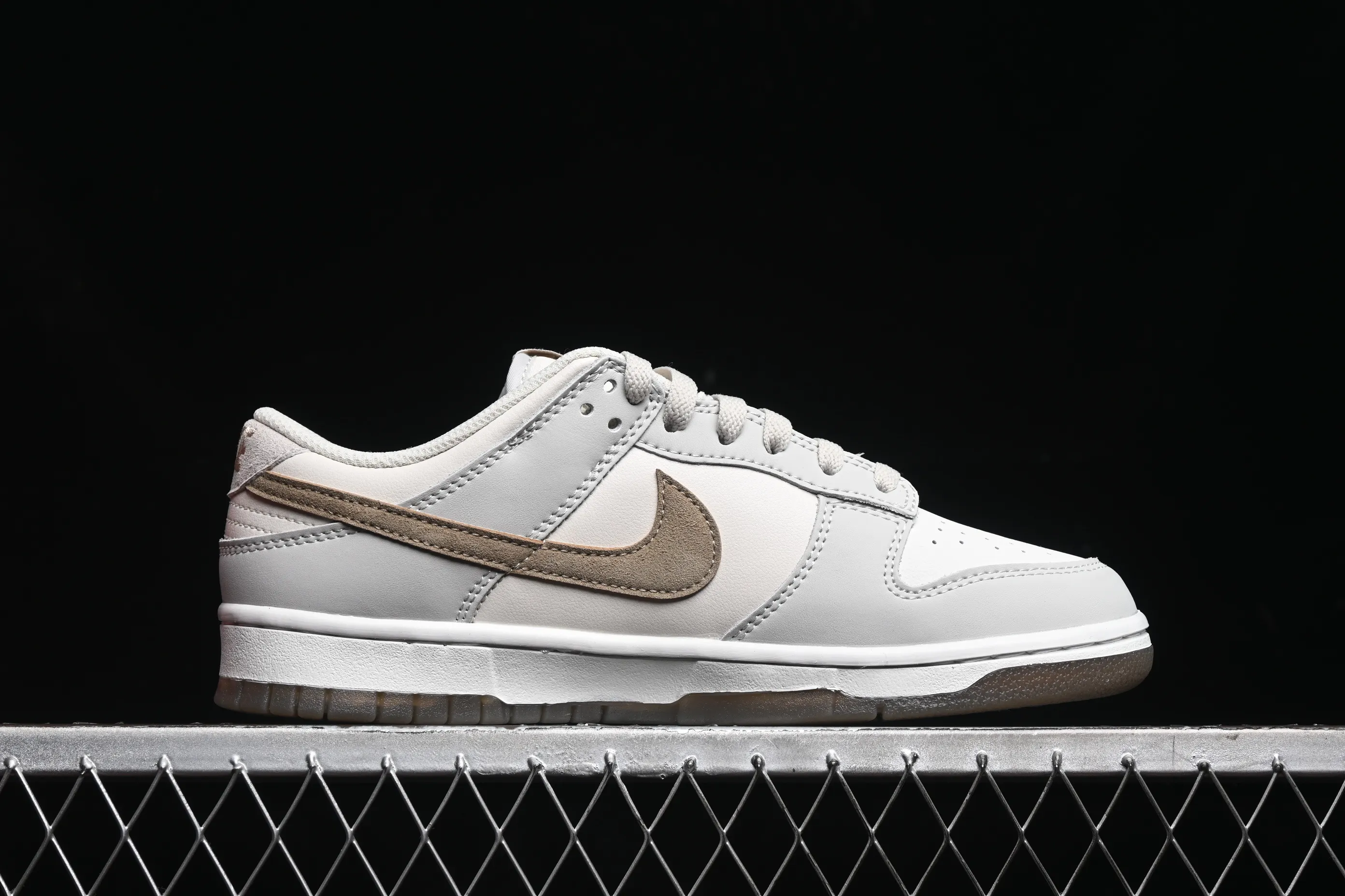 All categories Nk SB Dunk series Nk SB Dunk Low low-top sneakers K version Nk Dunk Low "Phantom/Khaki" light gray brown SB low-top casual sneakers FJ4188-001